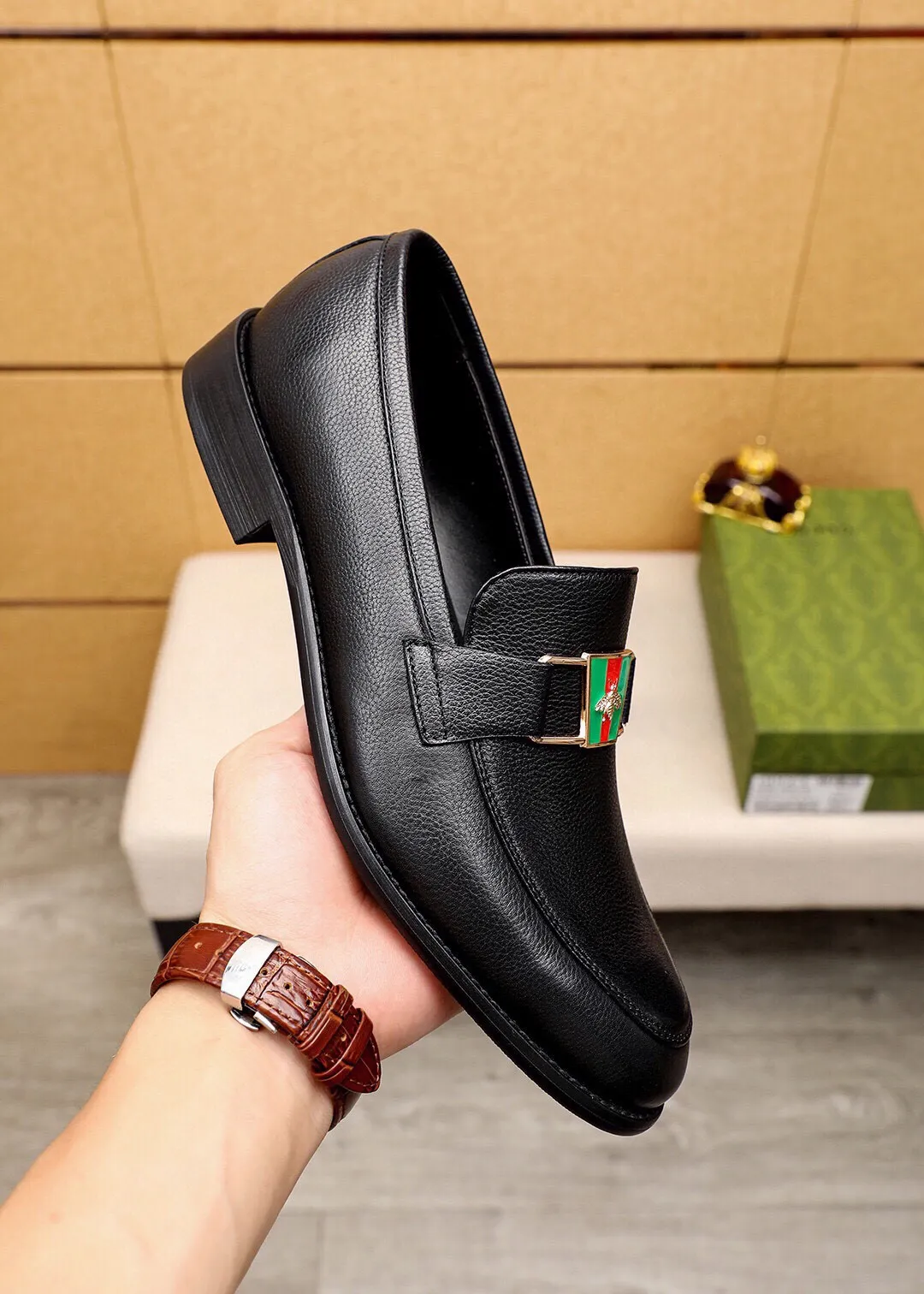 Men's shoes 💰400 💐 Product trademark: GUCCI "Gucci" casual business leather shoes Regular size: 39-44 (38.45.46🉑️Customized) Product materials: Selected imported first-layer calfskin upper + luxury hardware buckle, imported 🐑 sheepskin lining. Strong three-dimensional visual effect, original combination outsole Color: 1⃣️color optional